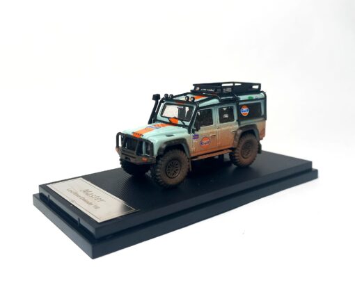 MASTER MODEL 1/64 Land Rover Defender 110 Gulf Livery Dirt Edition with luggage & accessories