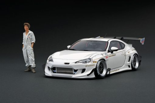 IG1356 1/18 PANDEM TOYOTA 86 V3 White With Mr. Miura