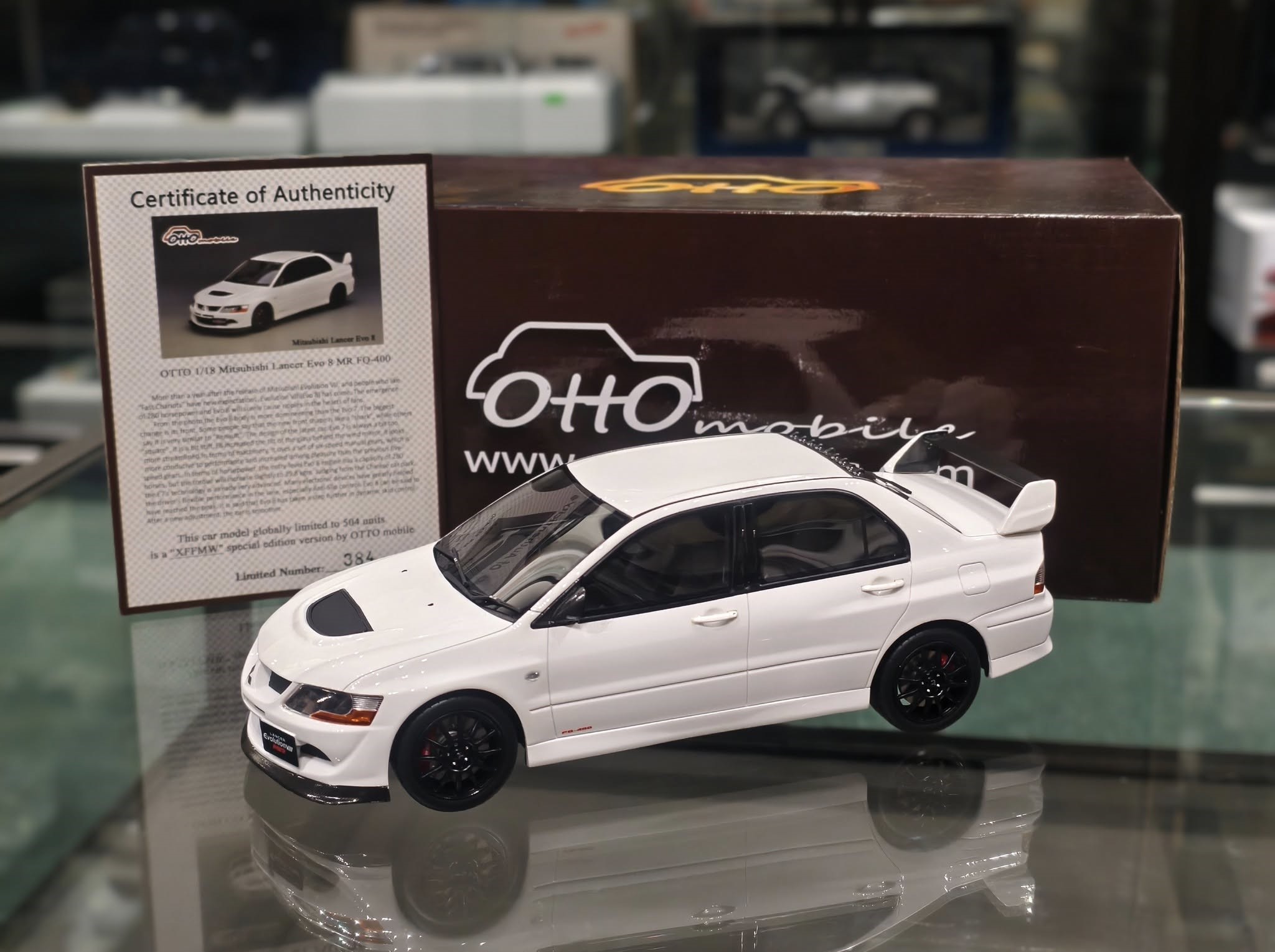OttoMobile 1/18 Mitsubishi Lancer EVO 8 MR FQ-400 White