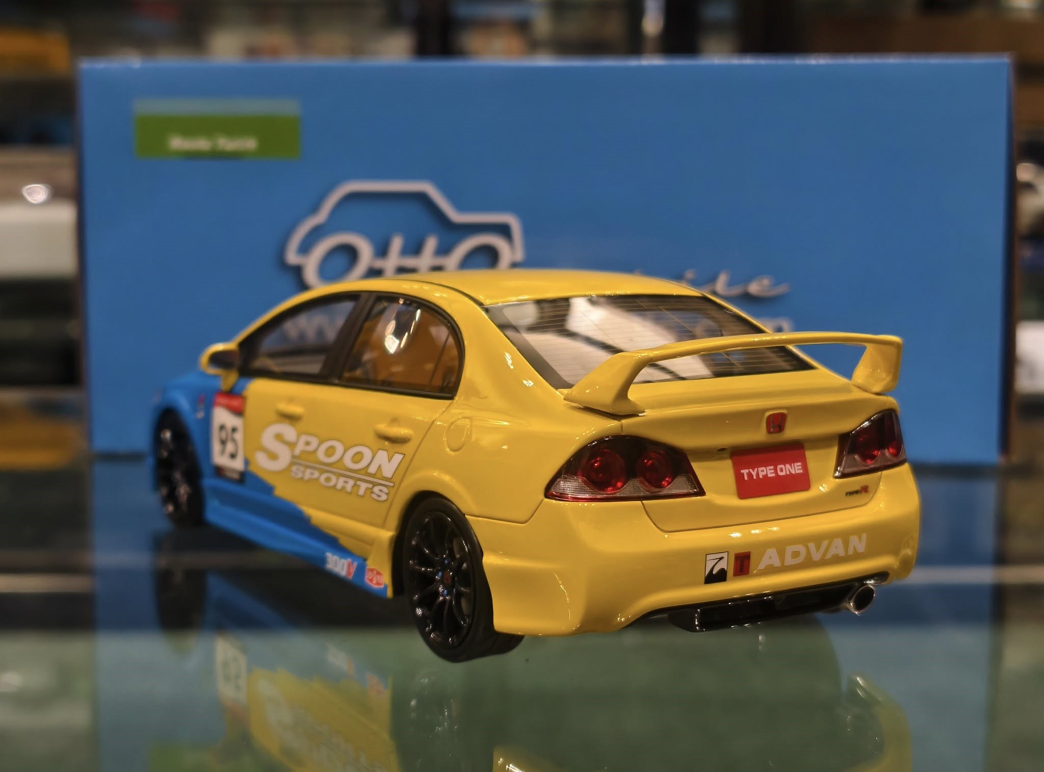 OttoMobile 1/18 Honda Civic Type R FD FD2 Spoon - Image 3