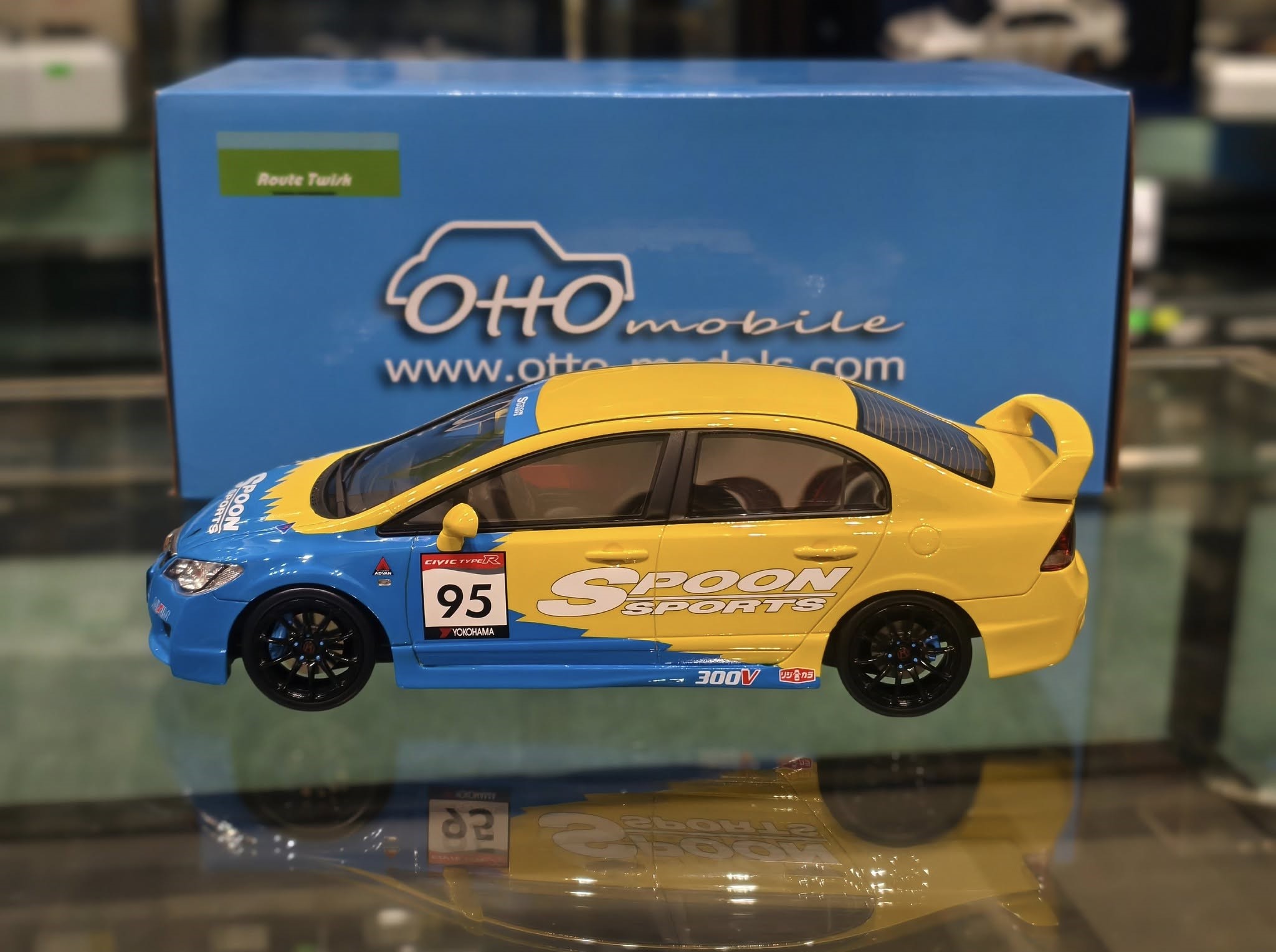 OttoMobile 1/18 Honda Civic Type R FD FD2 Spoon - Image 4