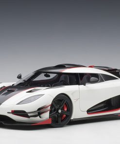 AUTOART 1/18  79016  Koenigsegg One:1 (Pebble White/Carbon)