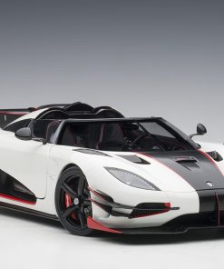 Alternative view of AUTOART 1/18  79016  Koenigsegg One:1 (Pebble White/Carbon)